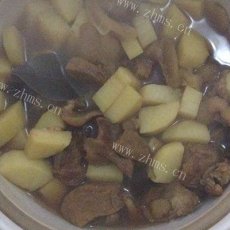 家常砂锅炖土豆牛肉