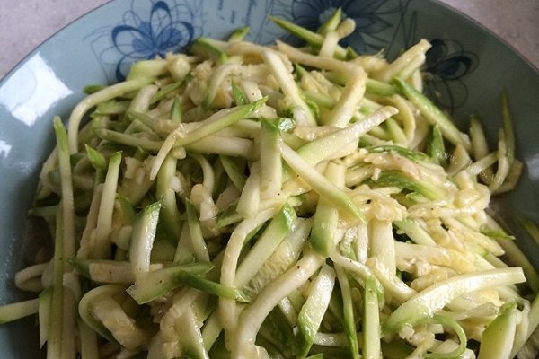 凉拌西葫芦