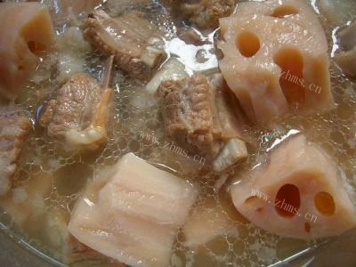 家常排骨炖藕