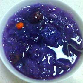 自制紫薯银耳枸杞汤