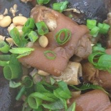 家常香菇黄豆焖猪蹄