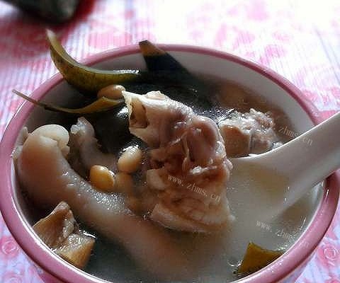 黄豆海带猪蹄美容汤