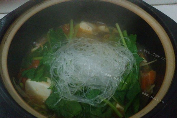 美味番茄酸汤斋菜煲