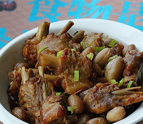 花生米炖鸭翅