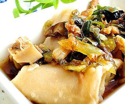 蘑菇雪里蕻肉丝莜面窝窝