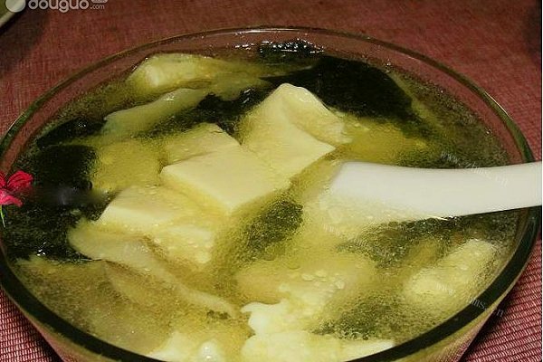 美味裙带菜豆腐汤
