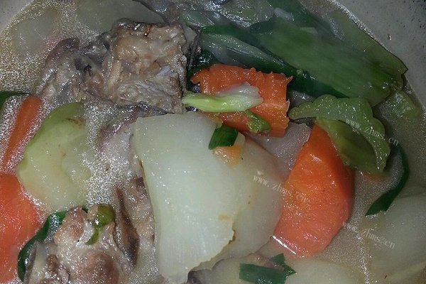 芥菜头排骨煲