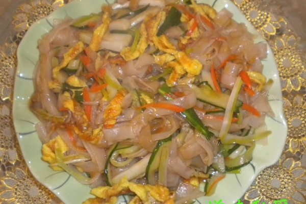 荞菜炒河粉