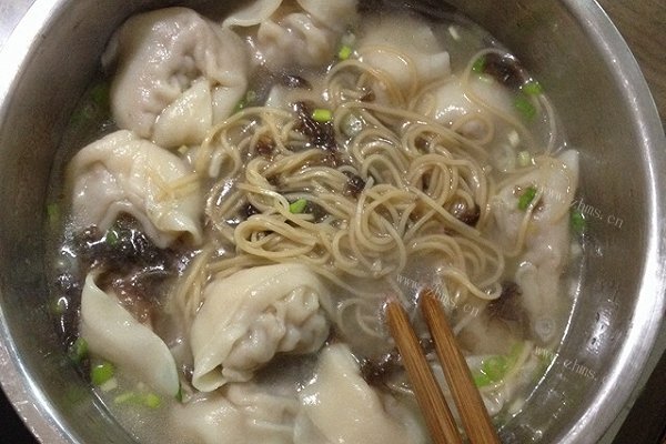 海鲜虾仁瑶柱云吞面