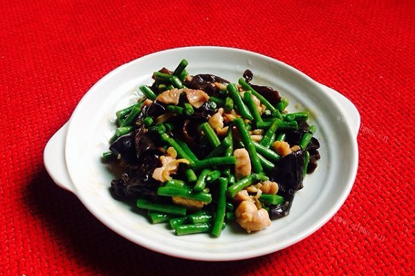 家常版鸡肉炒长豆角