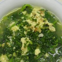 豌豆尖煎蛋汤