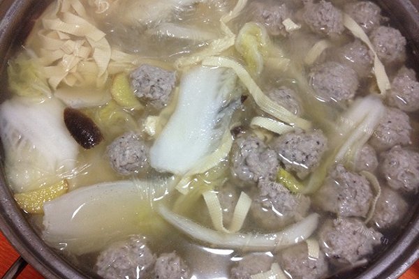 藕丁香菇肉丸汤（汆丸子汤）