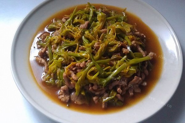 黄花菜炒肉丝