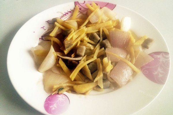 「自制」洋葱白薯土豆丝