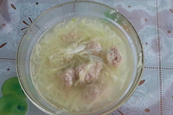 家常牛肉丸子萝卜汤
