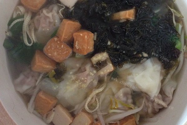 美味的砂锅小馄饨