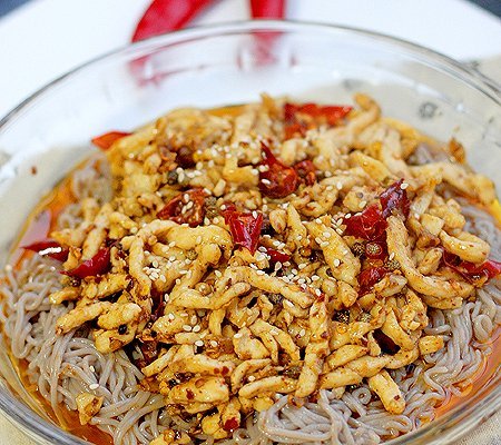 红油鸡丝冷面