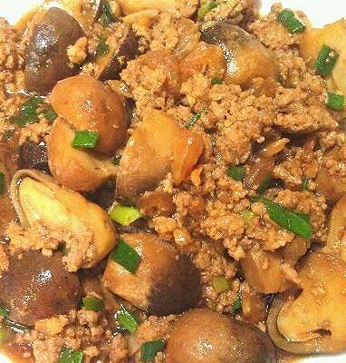 家常肉末虾米煲蘑菇