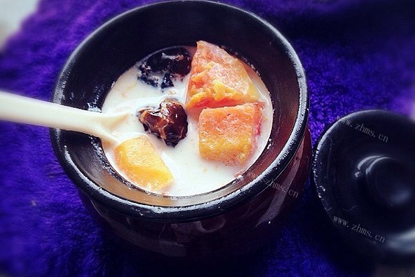 木瓜红枣炖鲜奶