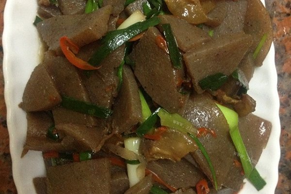 五花肉炒魔芋