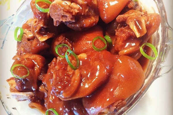 家常玫瑰腐乳炖猪蹄