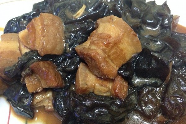 黑木耳红烧肉