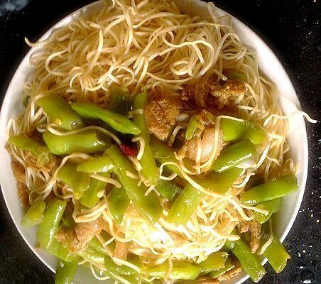 家常豆角蒸面条