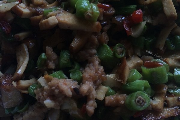 家常版长豆肉末豆腐干爆辣酱