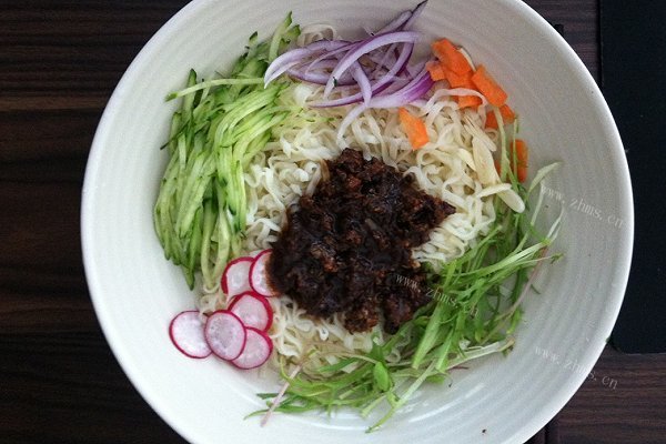 野菜炸酱面