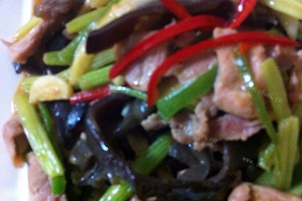 香芹黑木耳炒肉