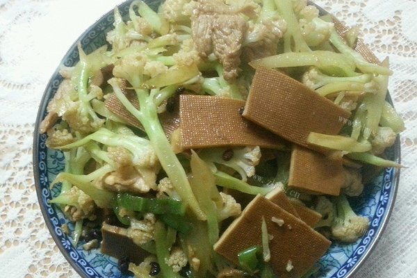 花椰菜豆干炒肉片