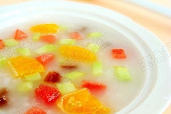 简单的什锦水果粥