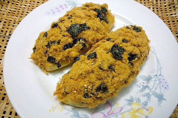 美味的海苔肉松面包
