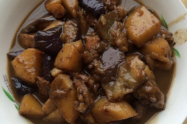 土豆茄子炖肉