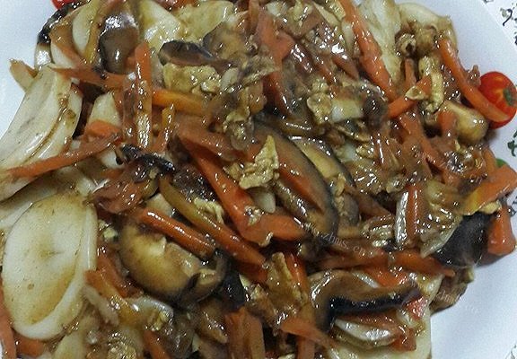 自制胡萝卜香菇鸡蛋炒年糕