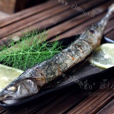 日式美味烤秋刀鱼