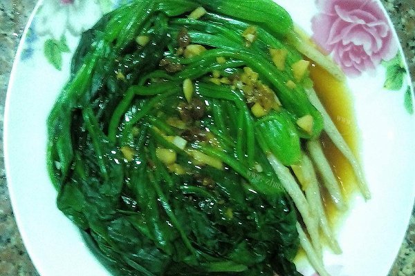 浇汁菠菜