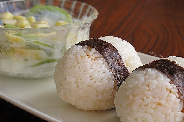 自制泡菜烧肉饭团