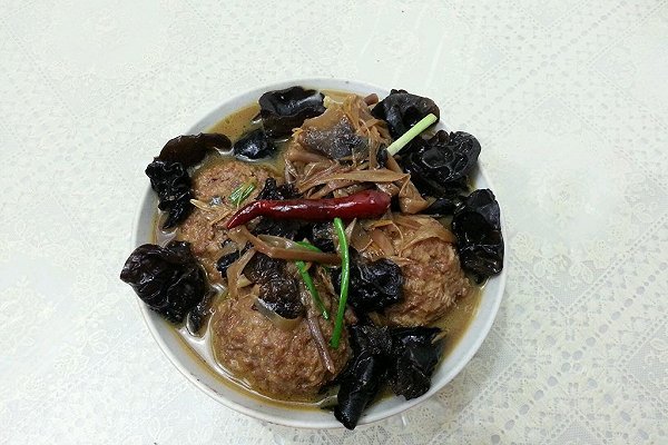 红烧狮子头(红烧四喜丸子)