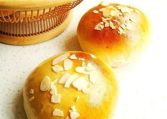 杏仁豆沙小面包