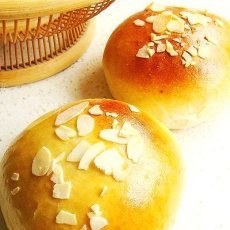 杏仁豆沙小面包