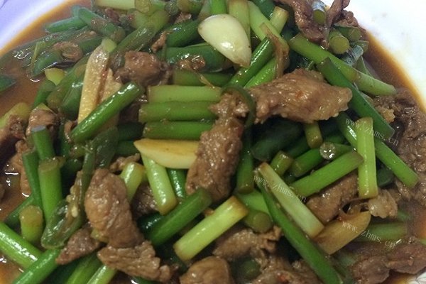 家常蒜苔炒肉