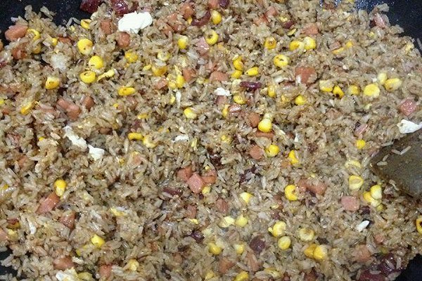 腊肠玉米三文治蛋炒饭