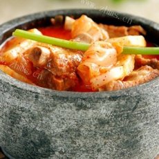 辣尚瘾：排骨年糕泡菜锅