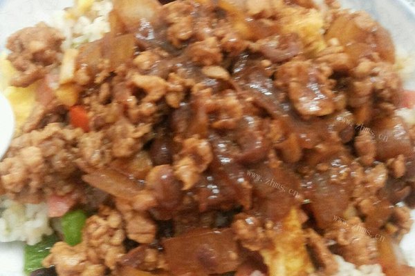 肉酱盖浇炒饭