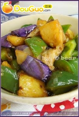 美味的两盘地三鲜