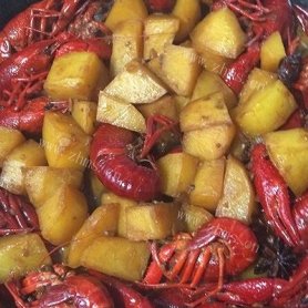 美味土豆炖龙虾