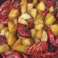 美味土豆炖龙虾