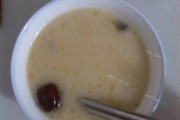 美味鲫鱼浓骨汤