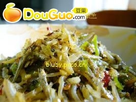 美味的干煸香辣银鱼干